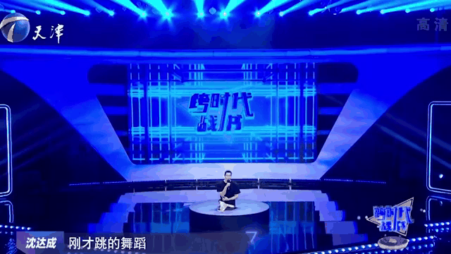 包含前锋惊艳一脚世界波，赢得掌声连连！的词条