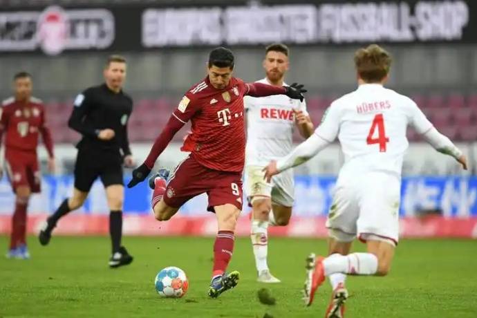 霍芬海姆艰难取胜,继续保持领跑 霍芬海姆艰难取胜,继续保持领跑