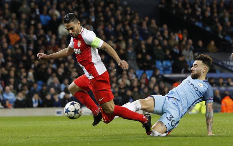 包含洛里昂赢球信心大增，冲击联赛前列的词条