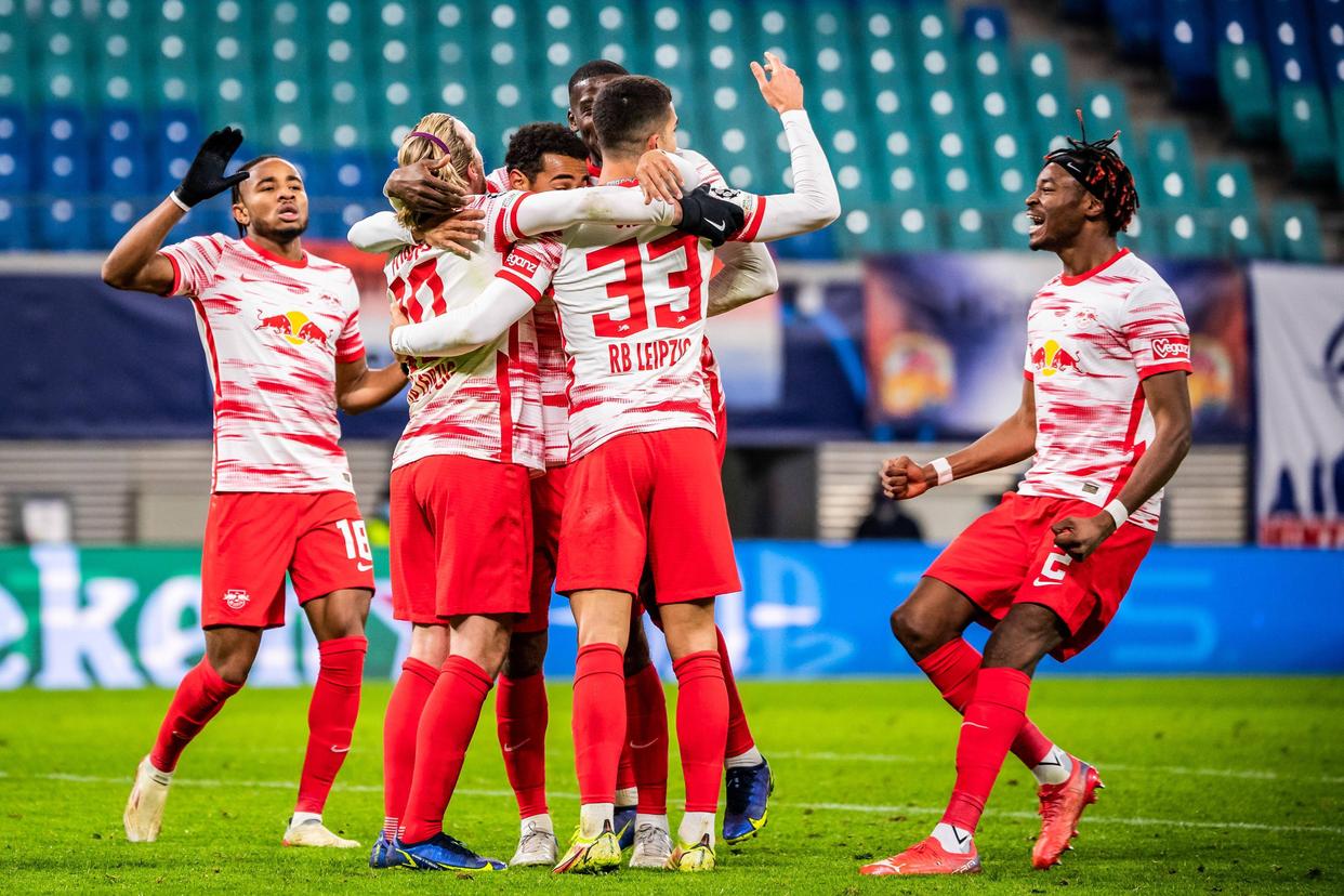 奥格斯堡主场失利,球队陷入低迷 奥格斯堡主场失利,球队陷入低迷