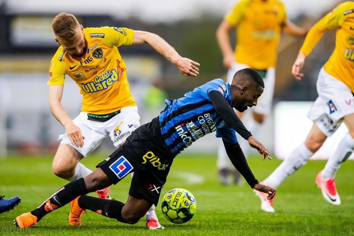 包含弗赖堡球队在主场比赛中大放异彩全取三分的词条