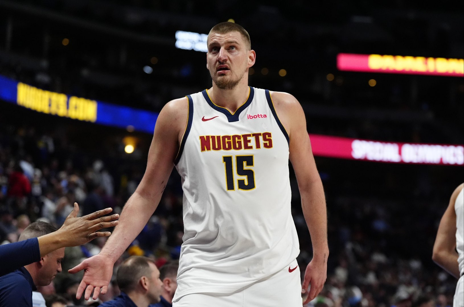 掘金队突破性表现，球队打破客场不胜魔咒