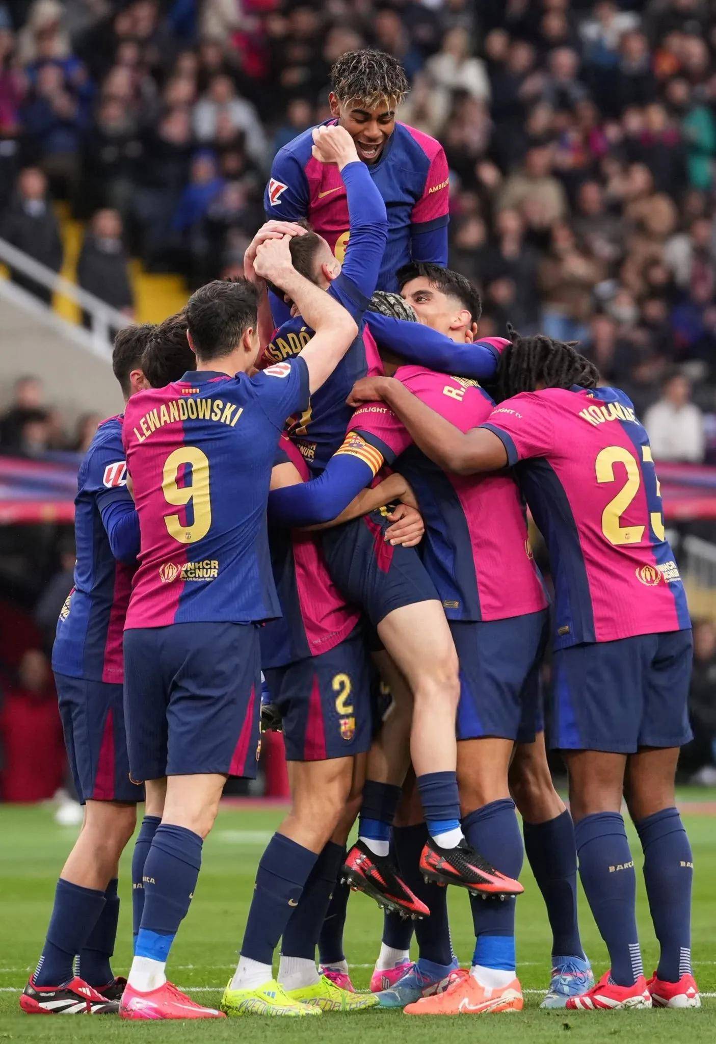 关于曼联客场战平,争夺前四席位激烈的信息 关于曼联客场战平,争夺前四席位激烈的信息