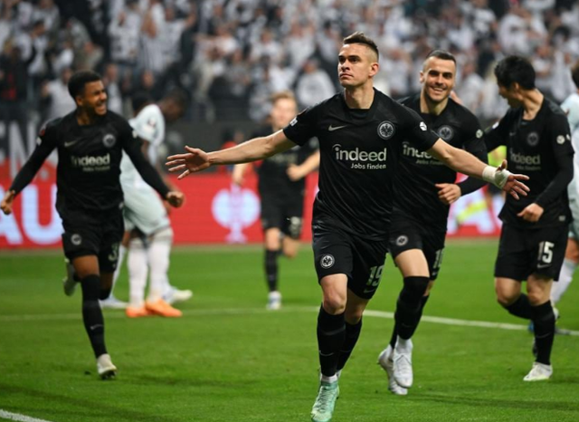 法兰克福内战险胜,提升积分榜排名的简单介绍 法兰克福内战险胜,提升积分榜排名的简单介绍