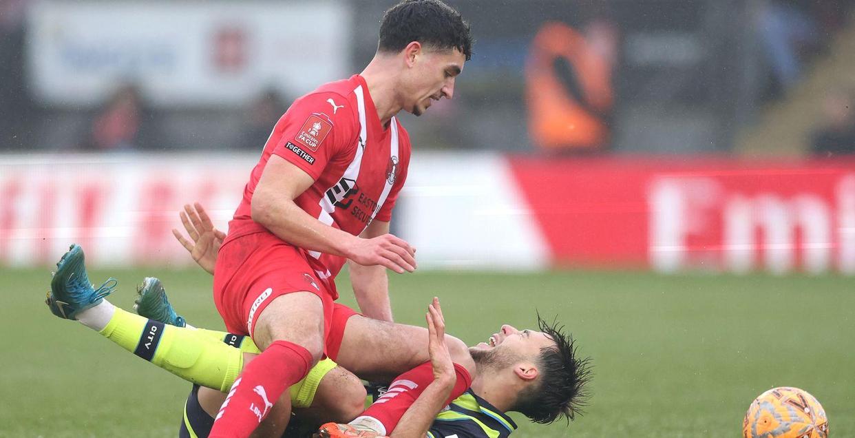 关于利物浦客场惨败,主将受伤加重困境的信息 关于利物浦客场惨败,主将受伤加重困境的信息