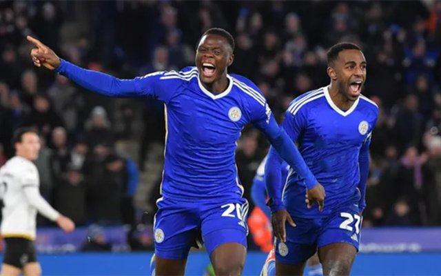 关于莱斯特城连续五场不败，稳固前四位置的信息