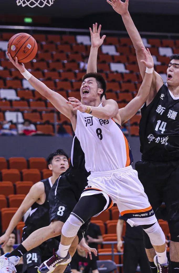 河南男篮负于四川，遭遇挑战