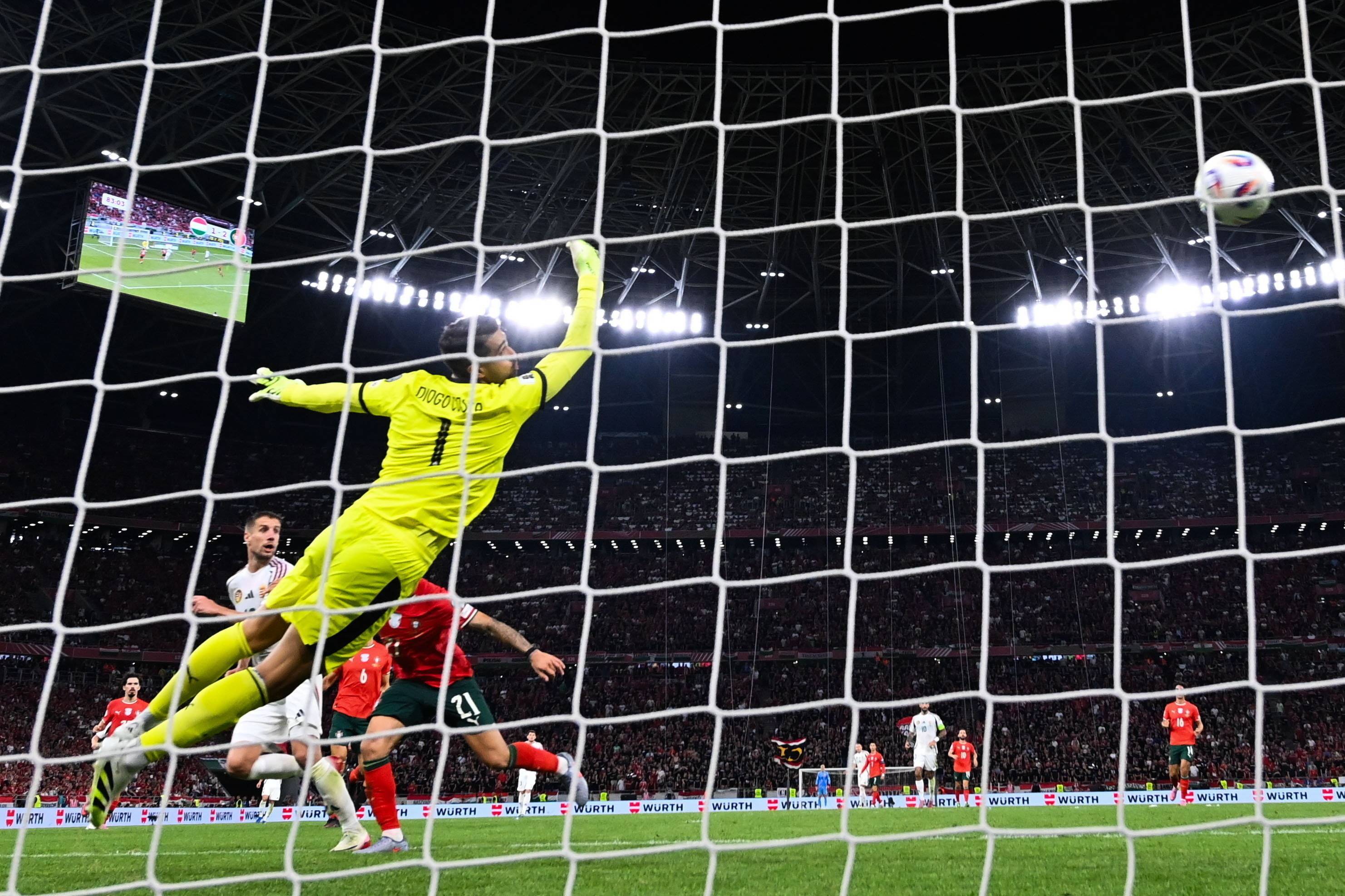 足球比赛的一场胜利引人注目 足球比赛的一场胜利引人注目