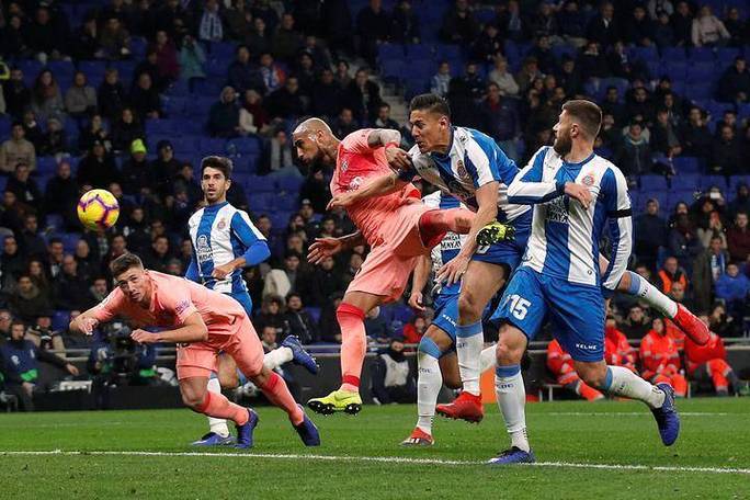 西甲豪门对决,场面火爆场上对攻频频 西甲豪门对决,场面火爆场上对攻频频