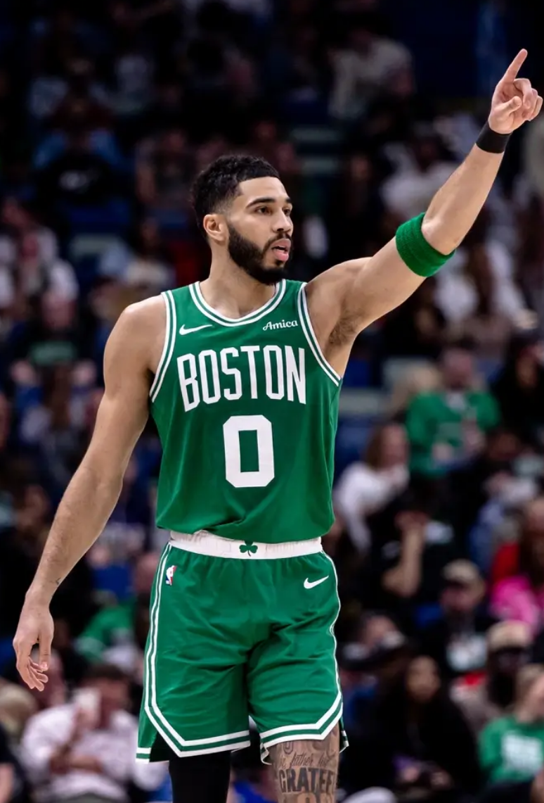 鹈鹕横扫雄鹿,塔图姆刷新纪录 鹈鹕横扫雄鹿,塔图姆刷新纪录