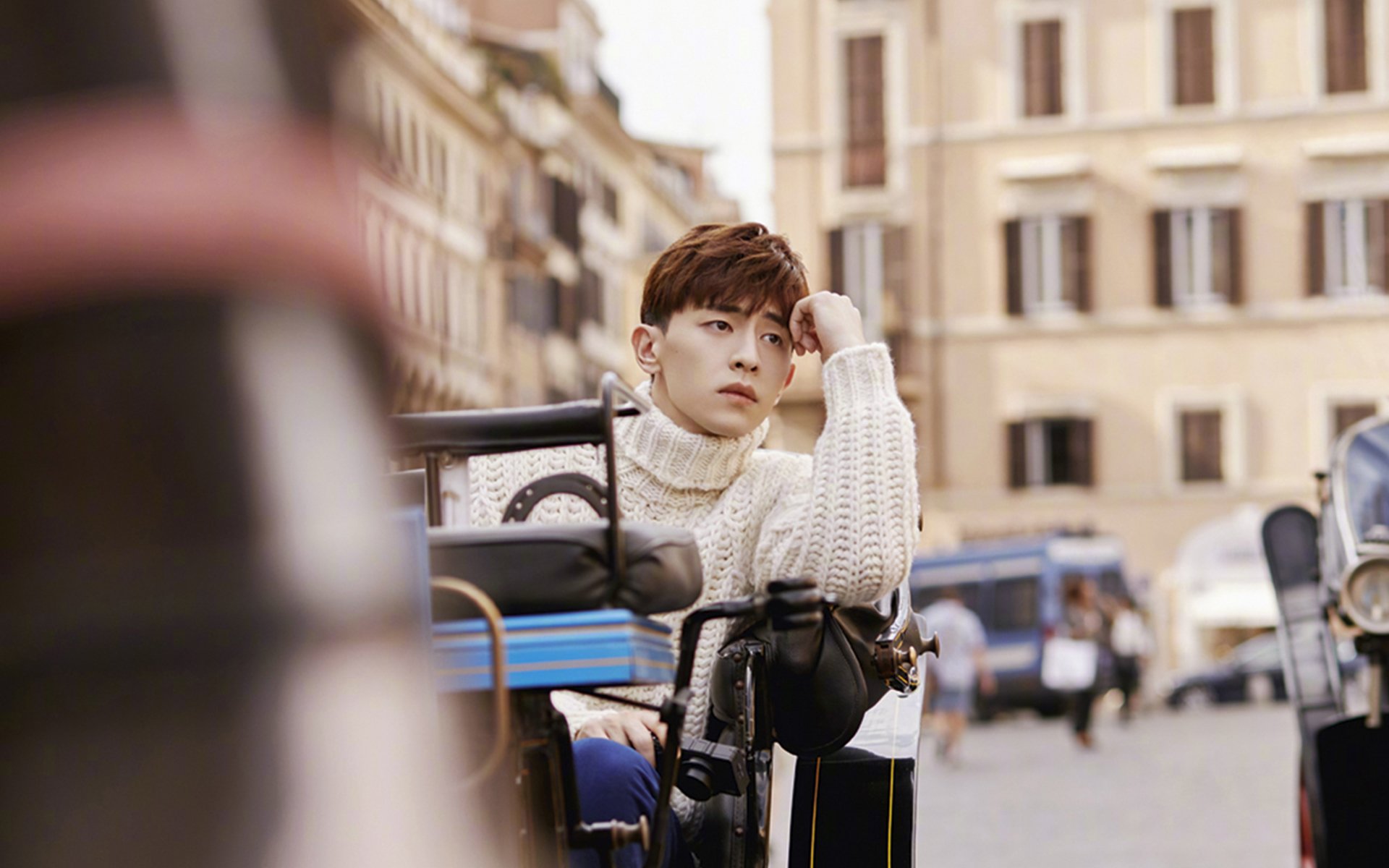 萨拉赫存在感拉满,而委内瑞拉击溃里昂,足球双城记与时代镜像